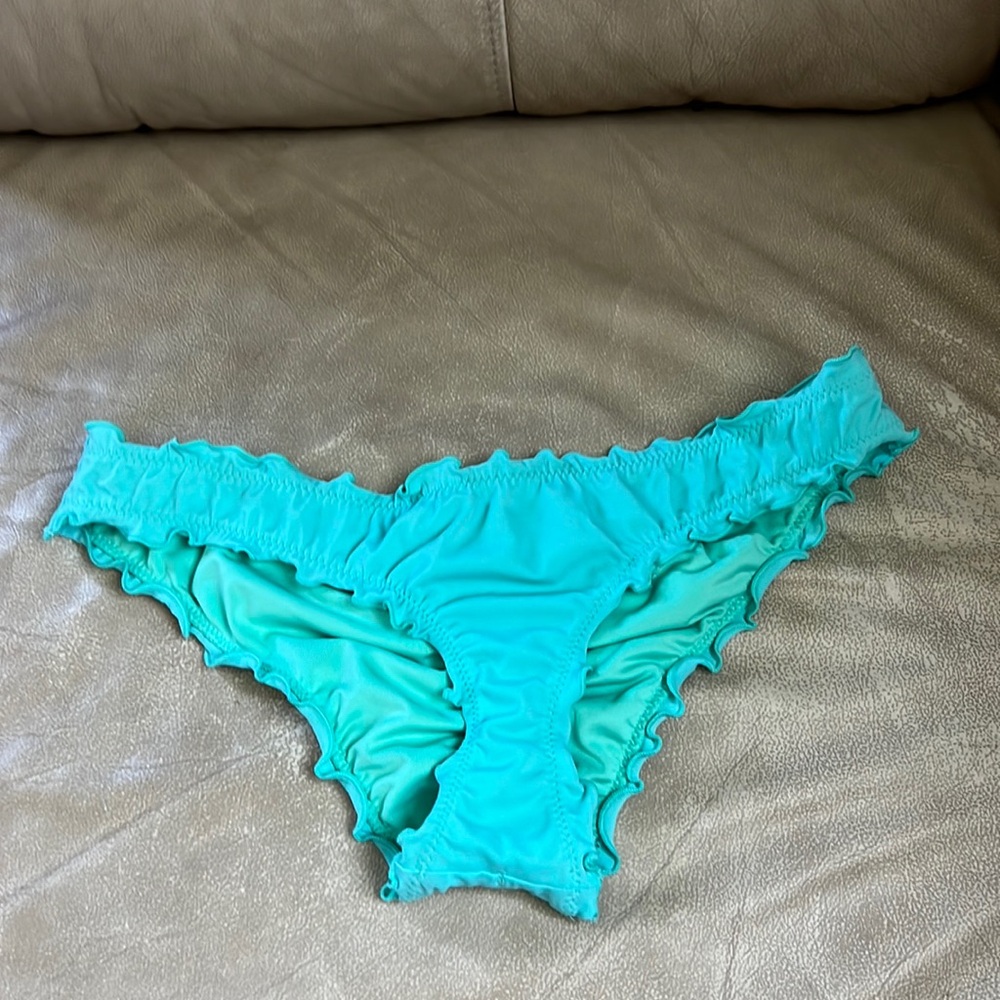 Cheeky bikini bottoms